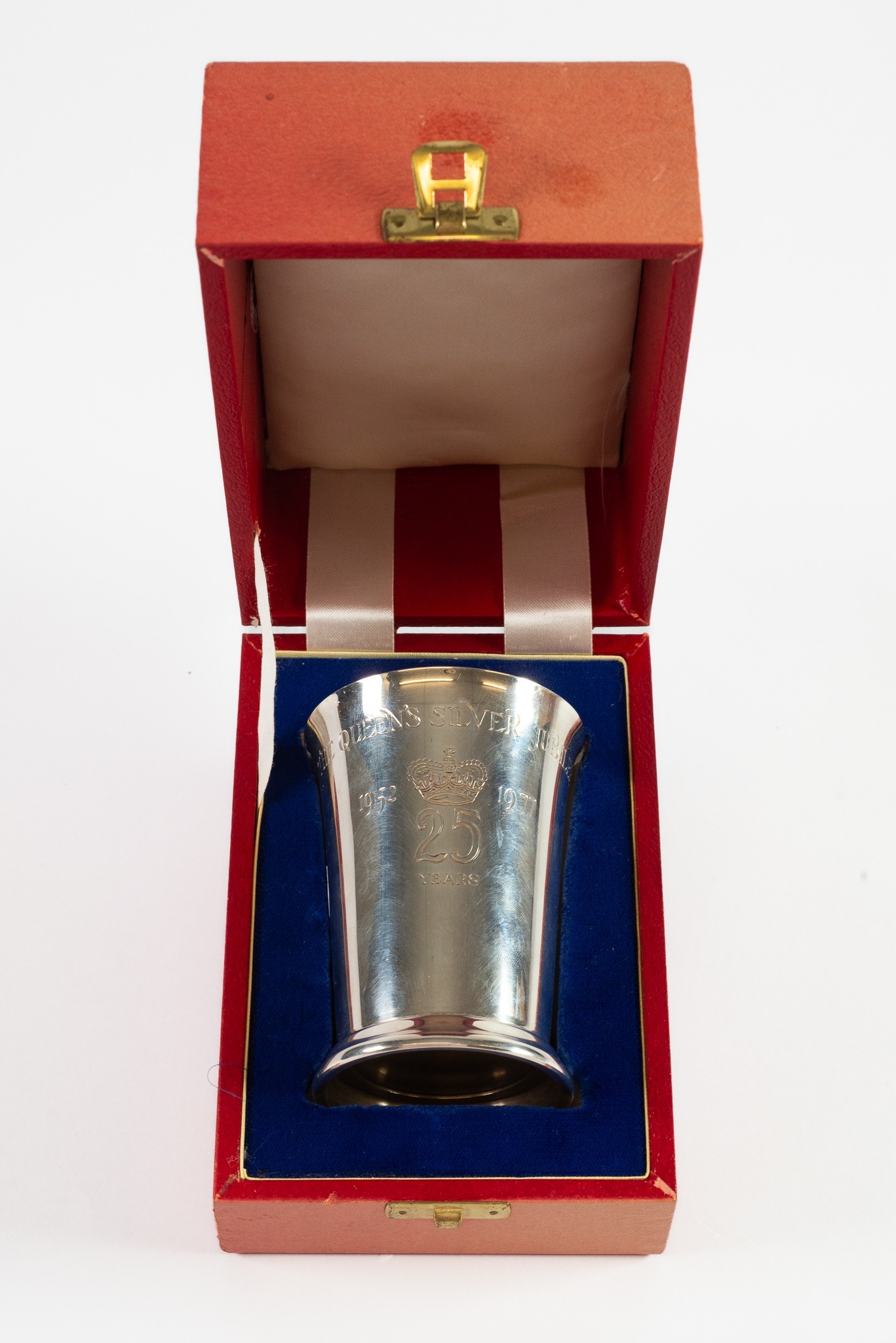 BOXED SILVER ROYAL COMMEMORATIVE ‘SILVER JUBILEE’ BEAKER, with gilt interior, 4” (10.2cm) high,