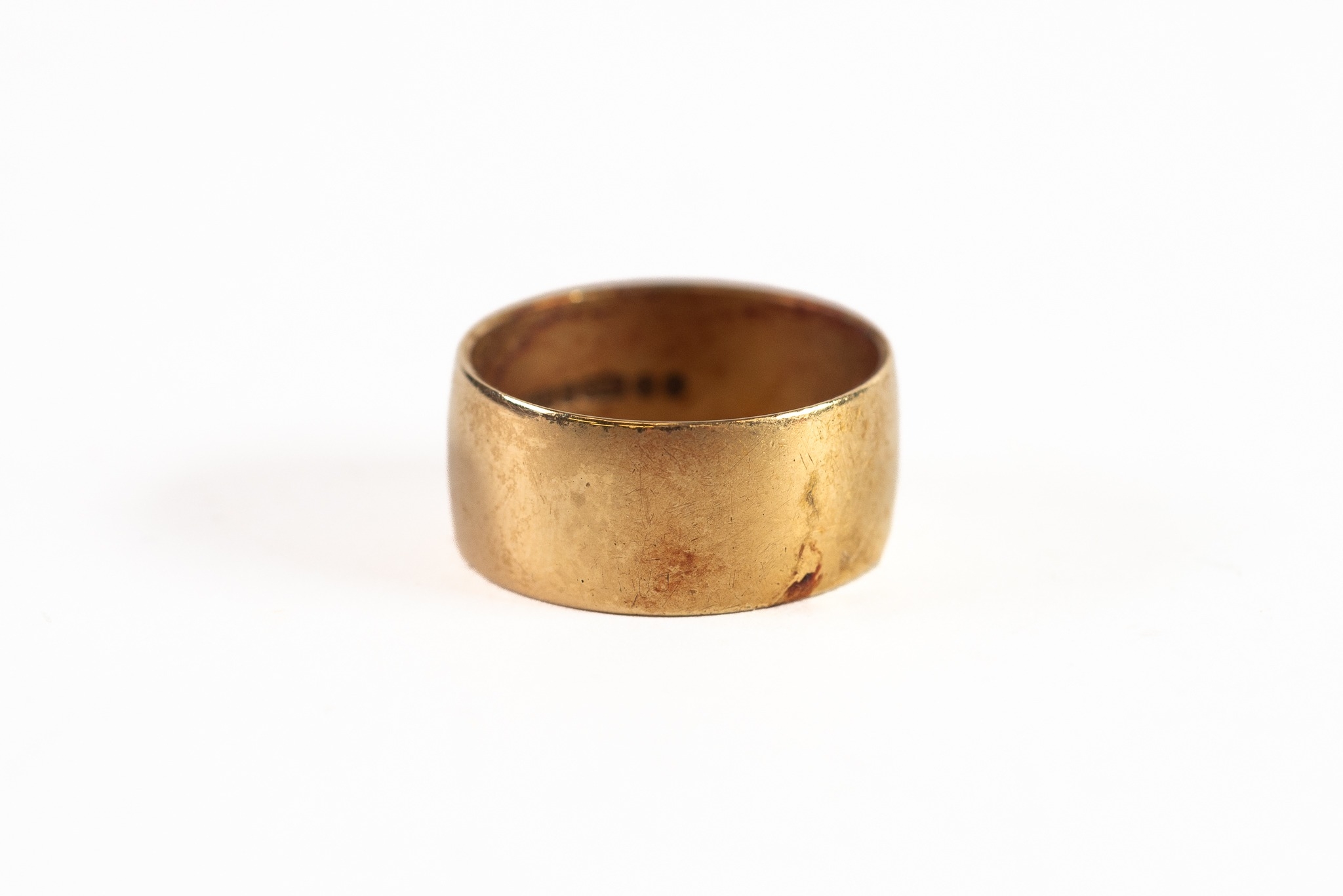9ct GOLD BROAD WEDDING RING, 6gms, ring size N/O