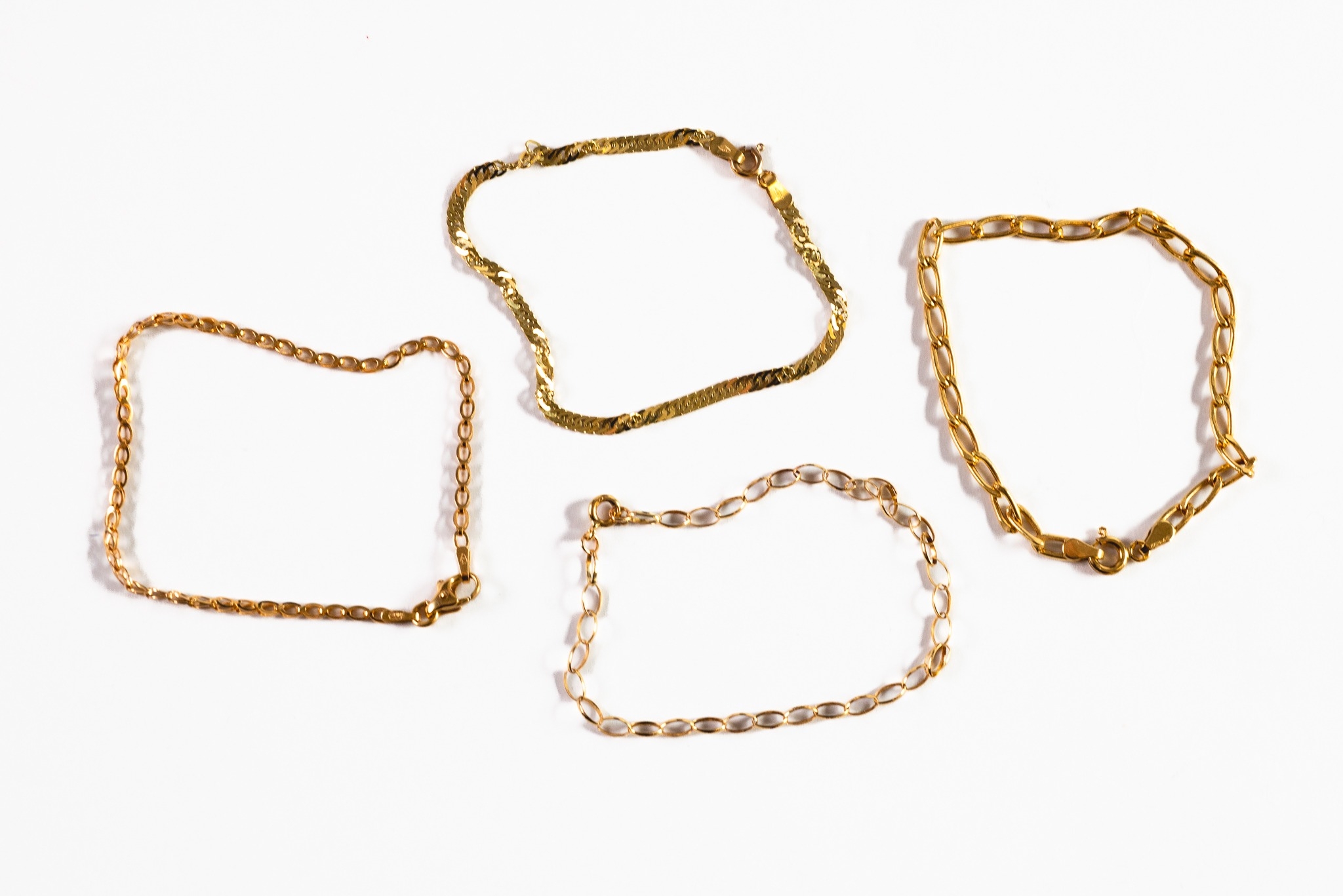 FOUR VARIOUS 9ct GOLD CHAIN BRACELETS, 6.4gms (4)