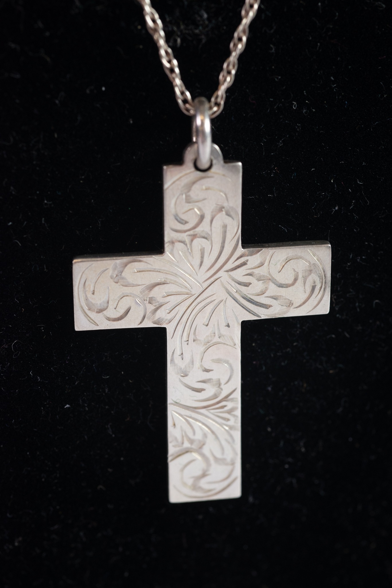 THREE SILVER CHAIN NECKLACES, one with engraved cross pendant, one with a crucifix pendant adn the - Image 4 of 4