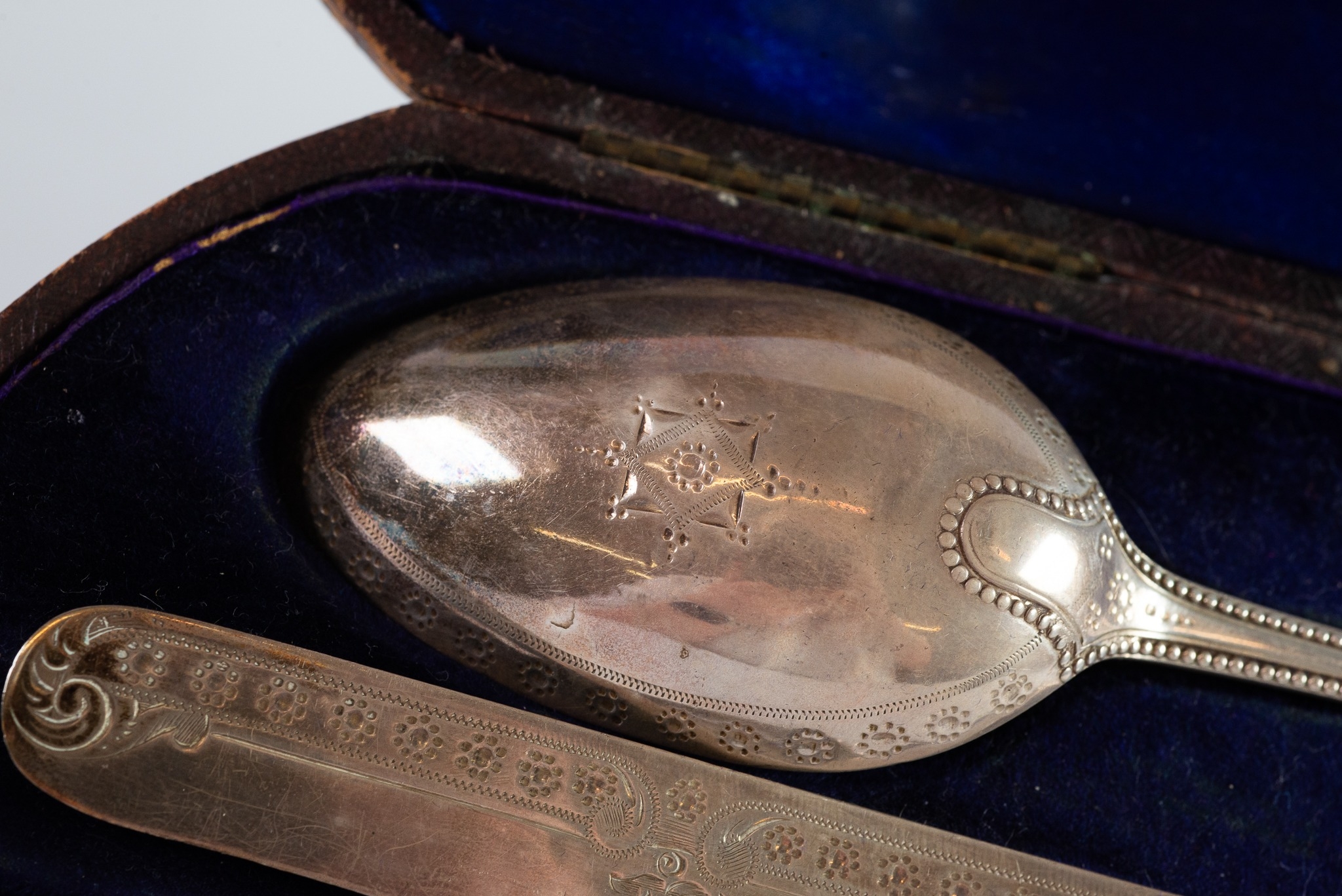 CASED VICTORIAN AND LATER THREE PIECE SILVER CHILD’S CUTLERY SET, the spoon, London 1872, the silver - Image 3 of 5