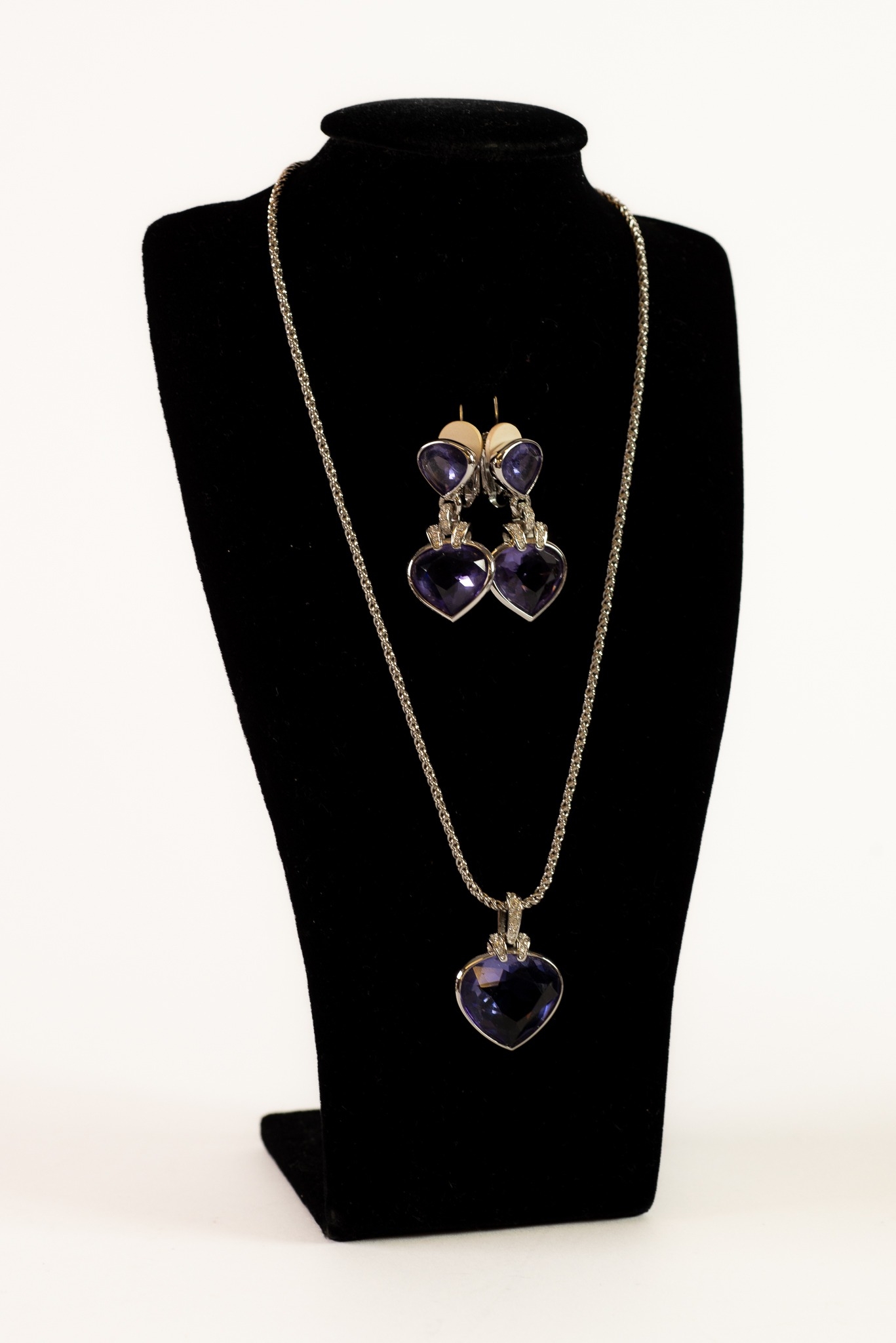 SWAROVSKI WHITE METAL AND AMETHYST CRYSTAL NECKLACE AND PAIR OF MATCHING EARRINGS (3)