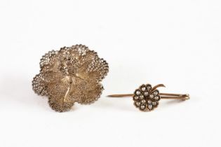 9ct GOLD PIN BROOCH with single flower bloomtop set with seed pearls, 1.1gms and a filigree floral