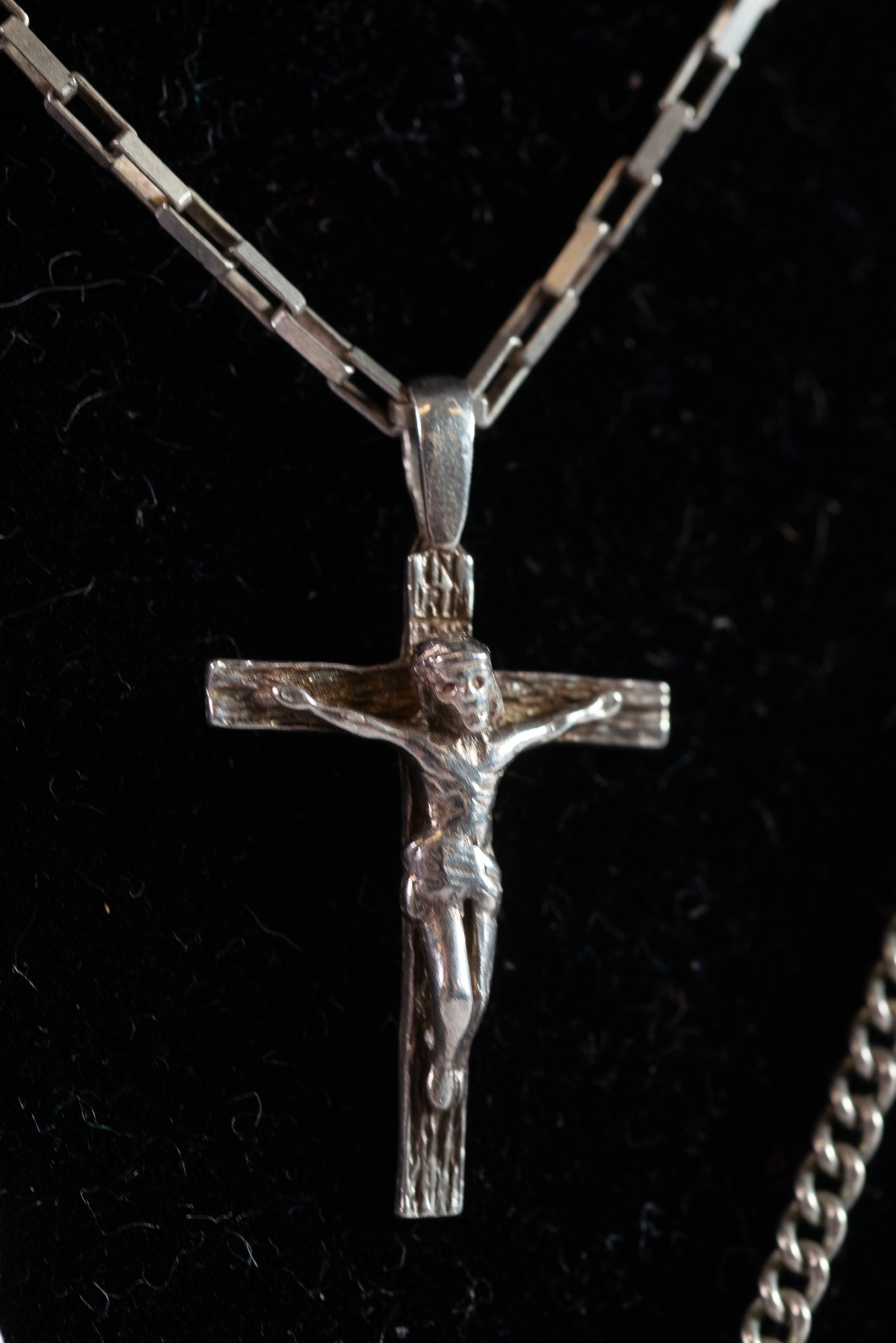 THREE SILVER CHAIN NECKLACES, one with engraved cross pendant, one with a crucifix pendant adn the - Image 2 of 4