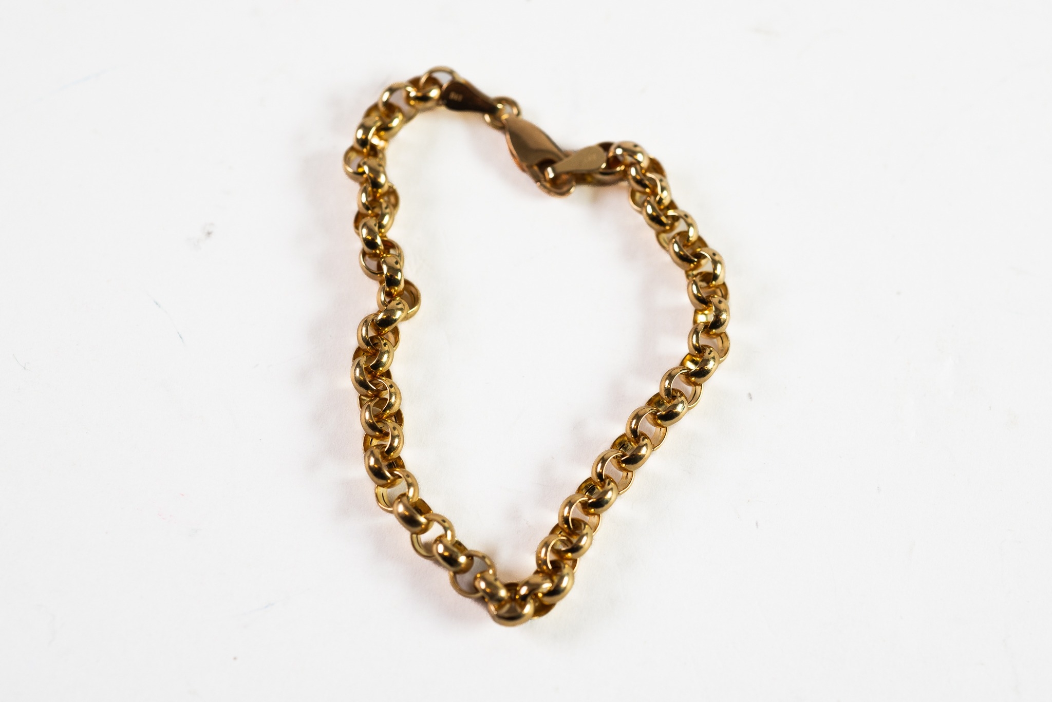 9ct GOLD BELCHER LINK CHAIN BRACELET, with bayonet clasp, 7in (18cm) long, 3.6gms