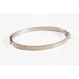 18ct WHITE GOLD NARROW HINGE-OPENING BANGLE, with engraved Greek key decoration, 2 5/8in (6.7cm)