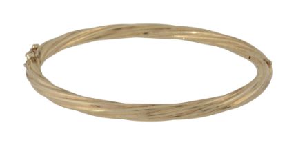 A 9ct gold twisted hinge bangle