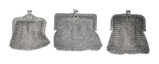 Three French silver chain mesh coin purses c.1900 (3)