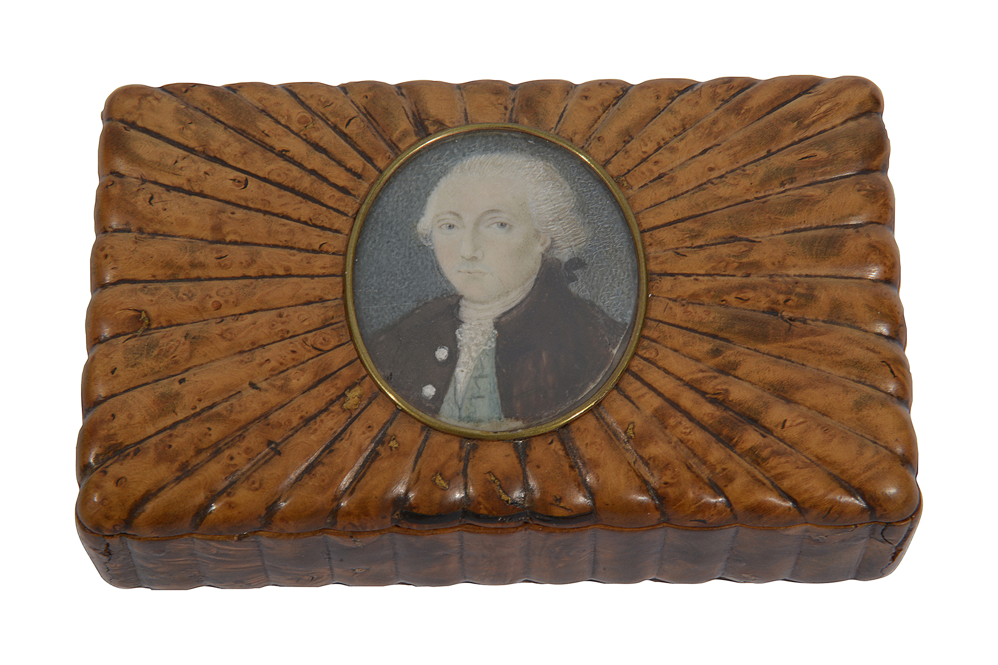 An early 19th century treen burr maple snuff box