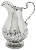 An Edwardian silver cream jug