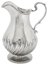 An Edwardian silver cream jug