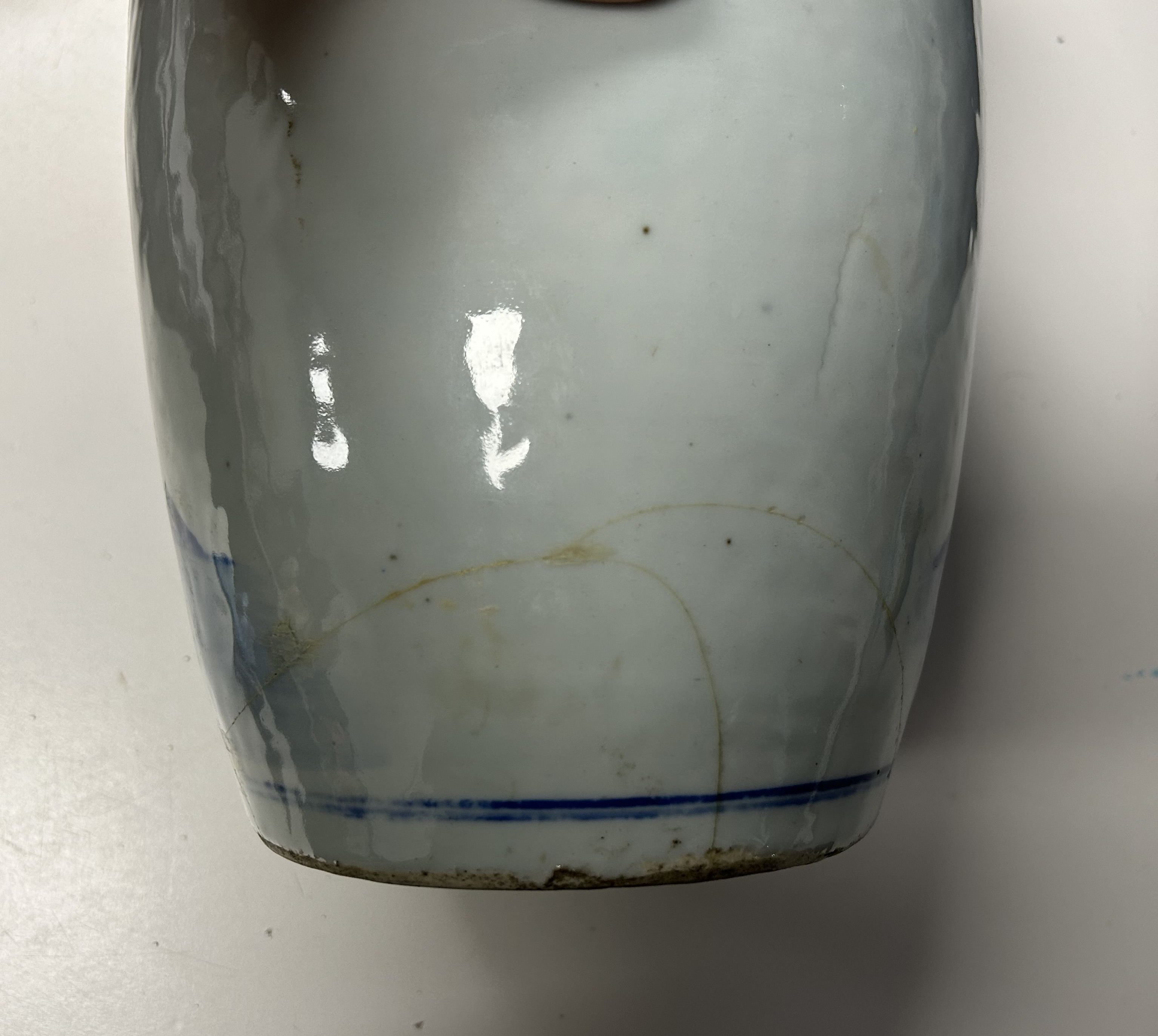 A 19th century Chinese blue and white porcelain vase - Image 3 of 4