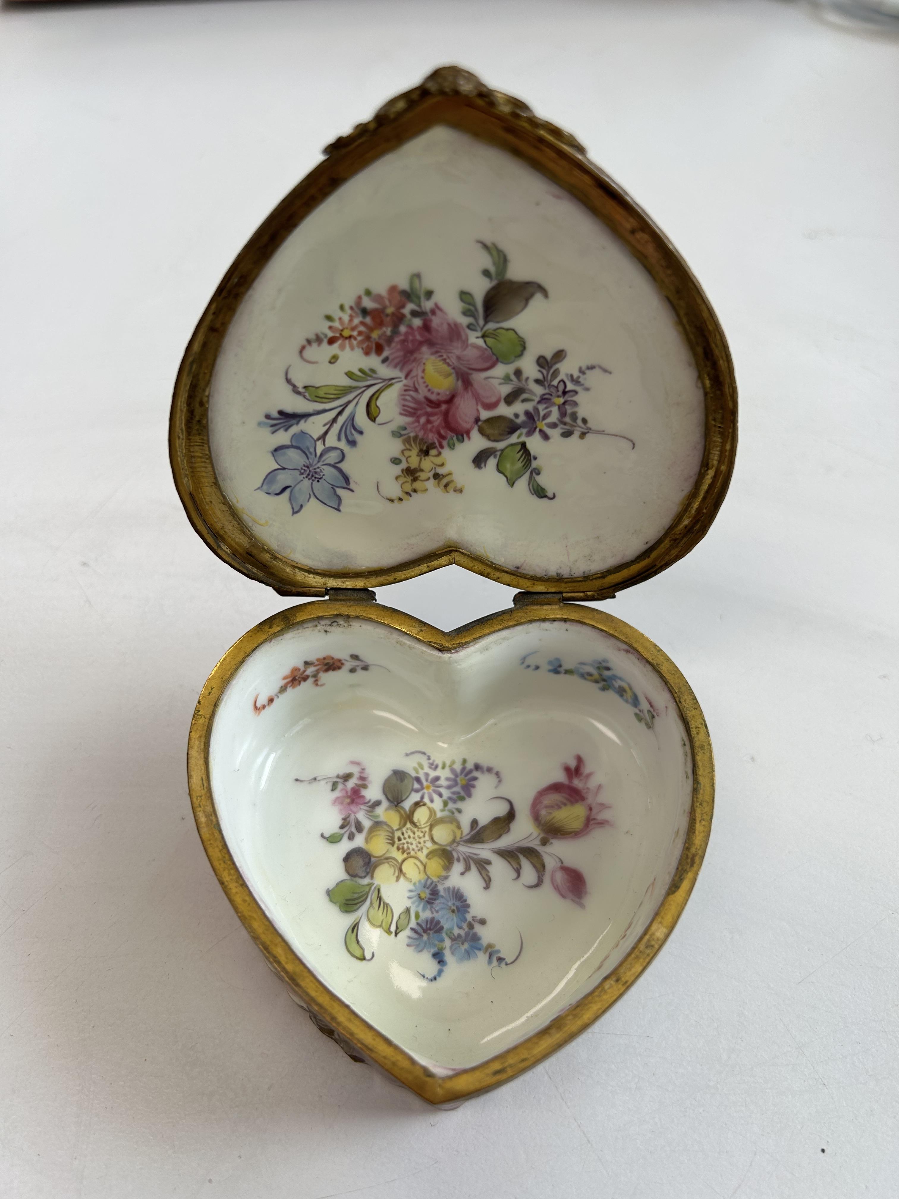 Two late 19th century Sevres style porcelain trinket boxes - Image 2 of 7