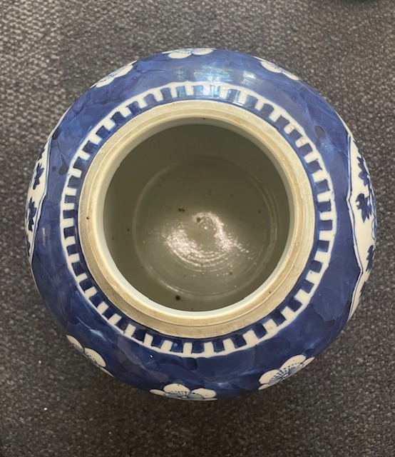A Chinese blue and white ginger jar and cover - Image 2 of 5