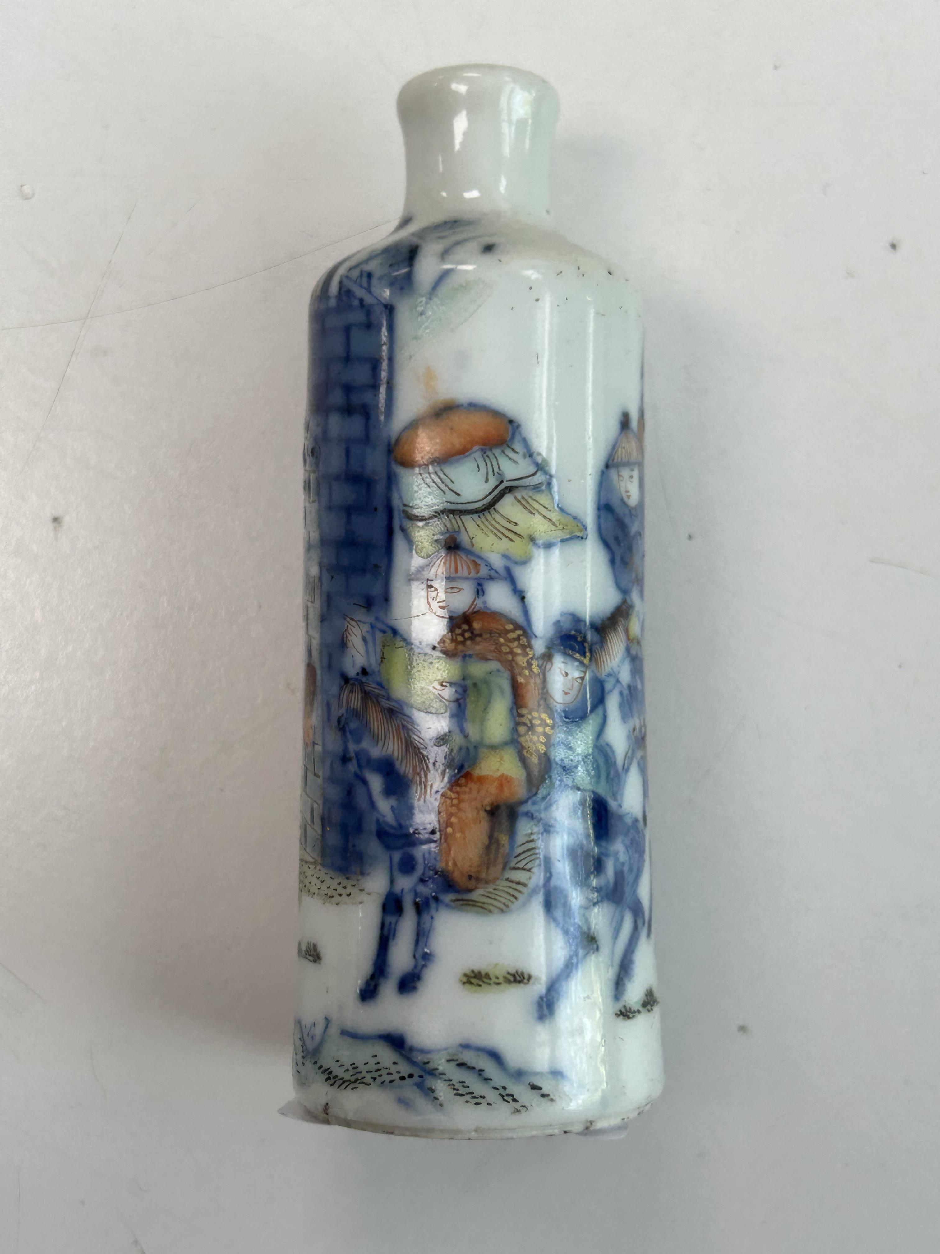 An 18th/19th century Chinese porcelain blue and white and iron red snuff bottle - Image 5 of 6