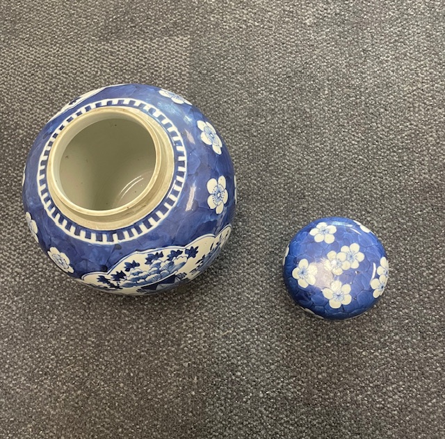 A Chinese blue and white ginger jar and cover - Image 5 of 5