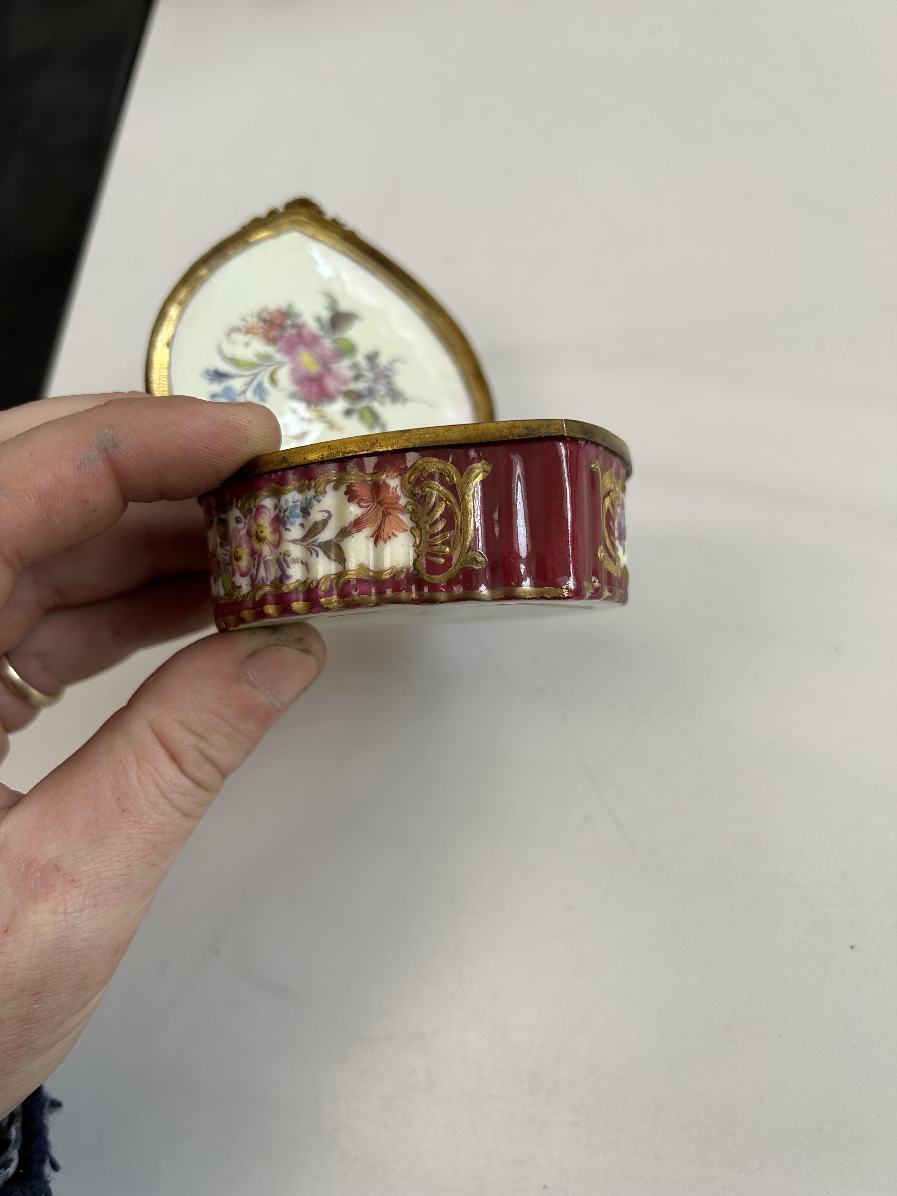 Two late 19th century Sevres style porcelain trinket boxes - Image 4 of 7