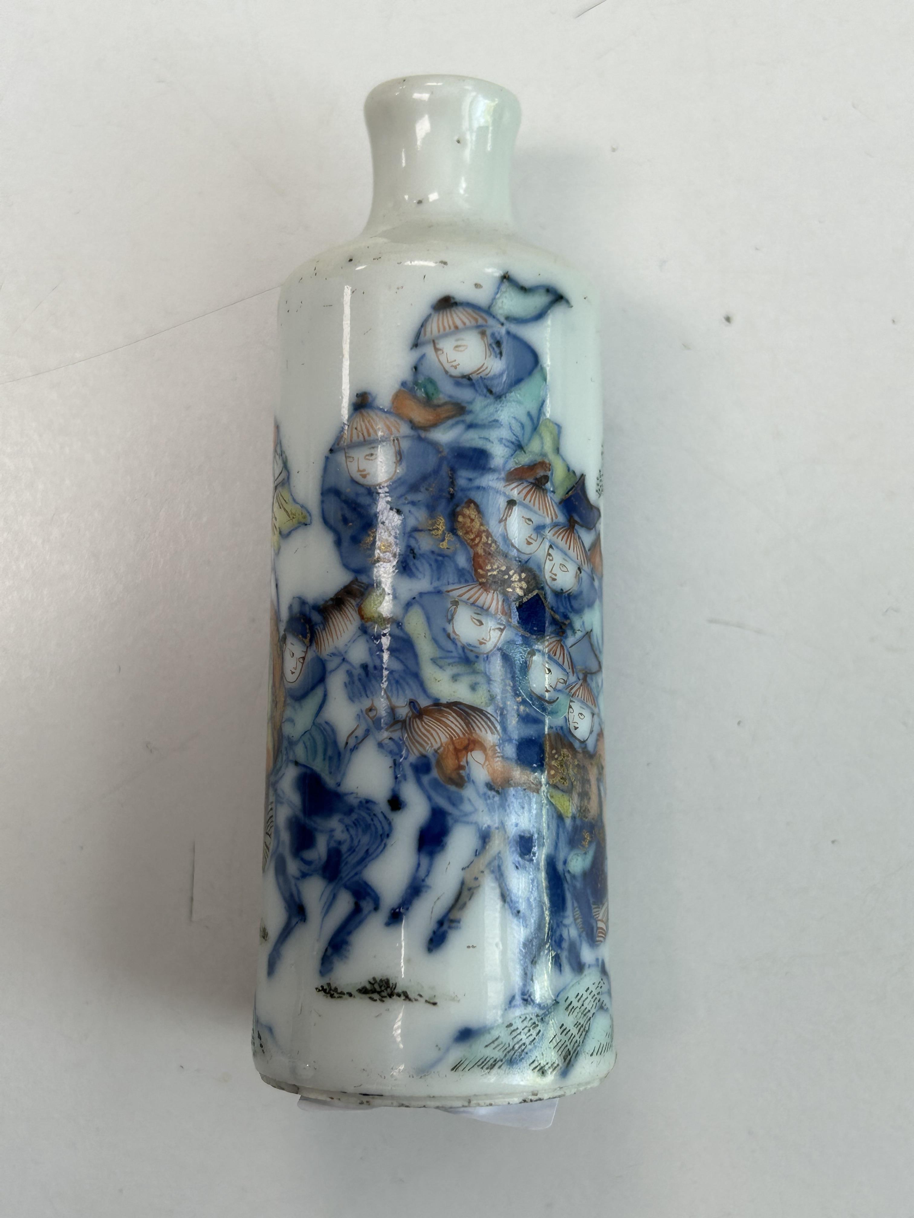 An 18th/19th century Chinese porcelain blue and white and iron red snuff bottle - Image 4 of 6