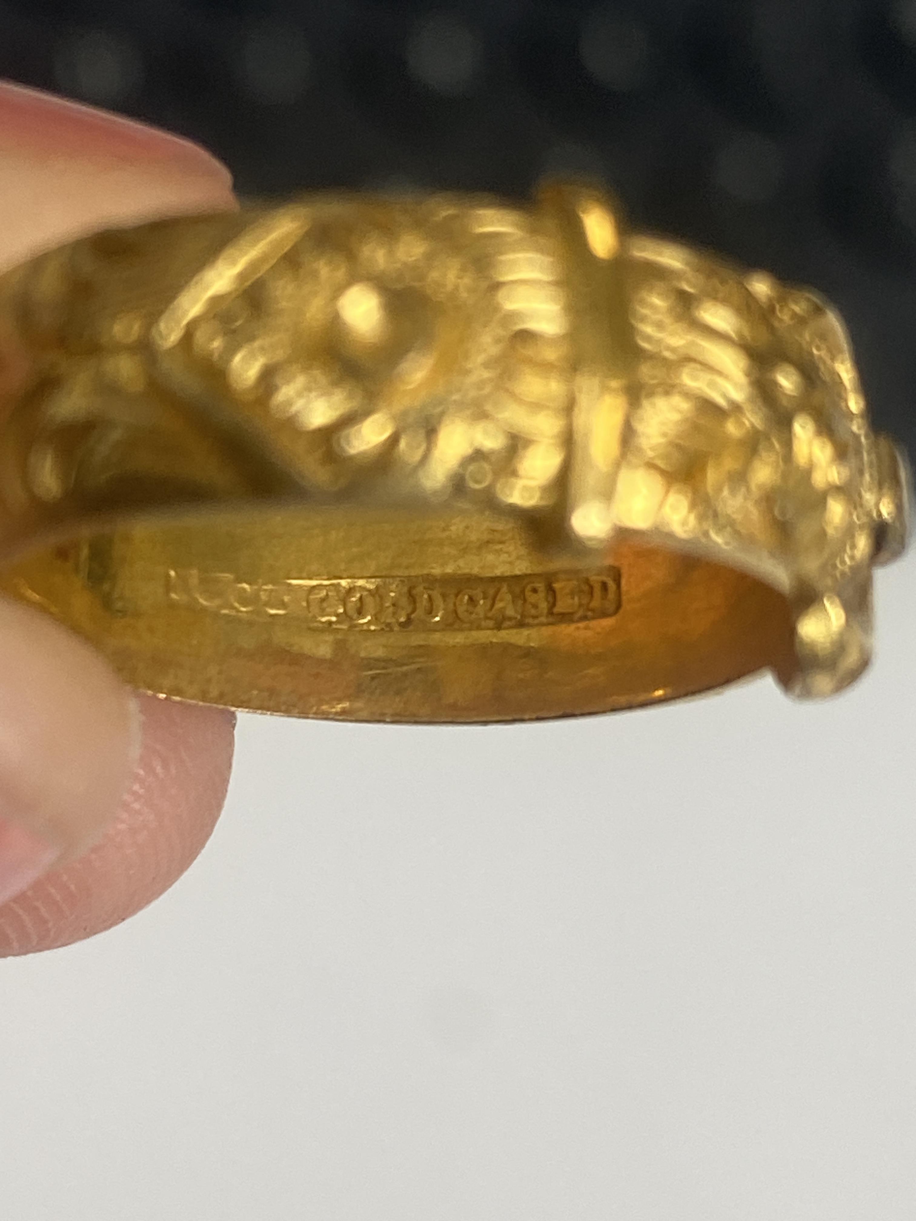 A late Victorian cased jeweller's sample set of 18ct gold plated buckle rings - Image 3 of 4