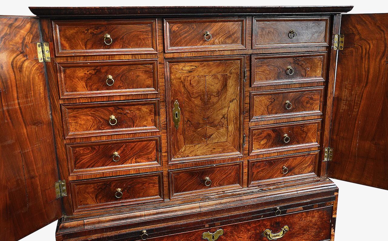 A George I burr walnut cabinet on chest - Image 4 of 4