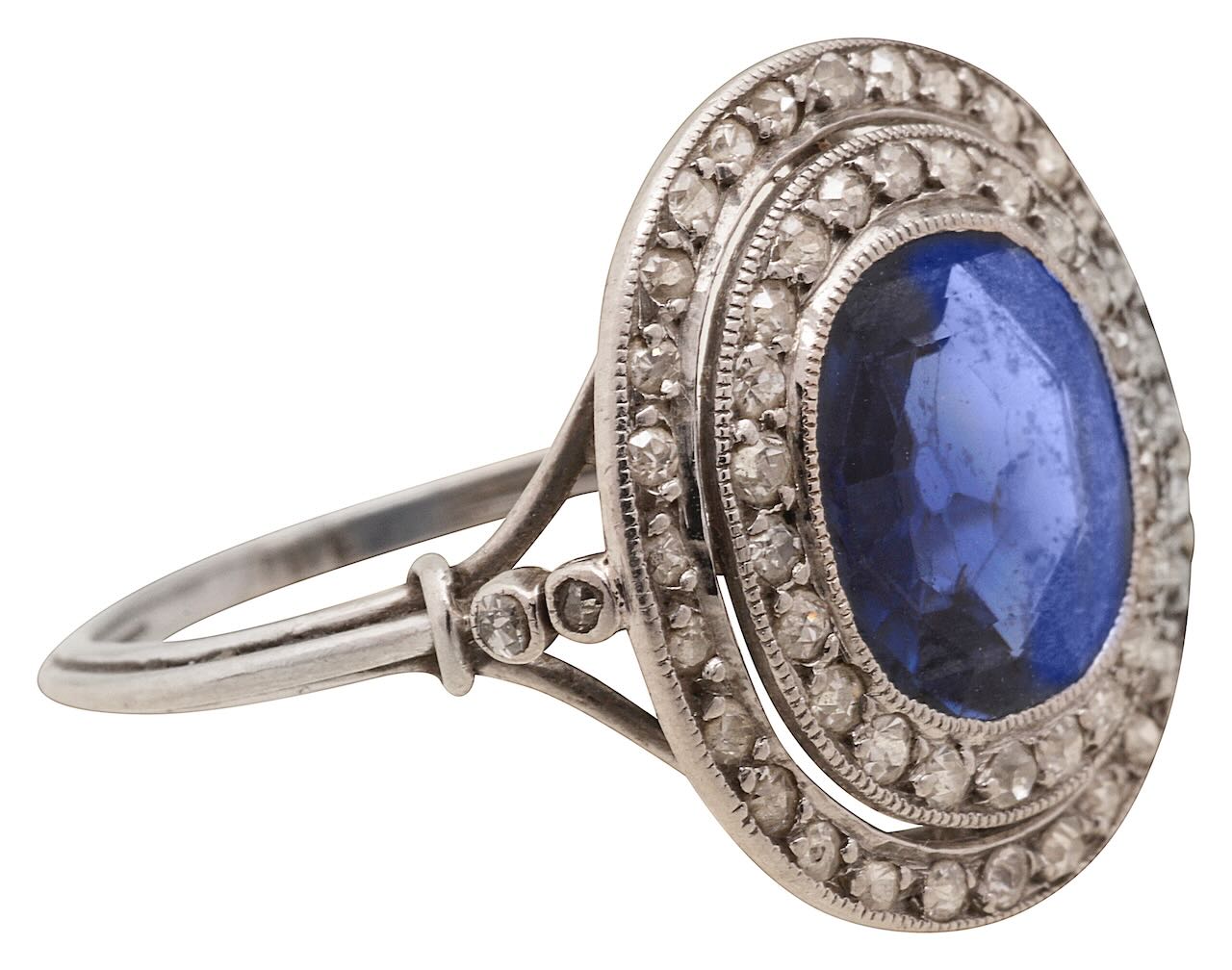 A sapphire and diamond-set cluster ring - Image 2 of 2