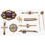 A collection of brooches and other items