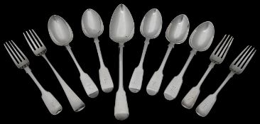 Early Victorian silver fiddle pattern dessert spoons and forks