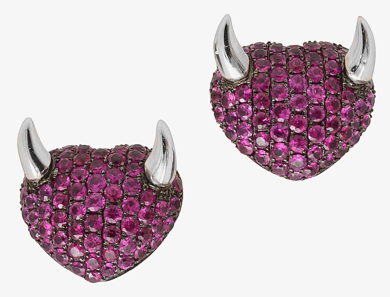 Theo Fennell A pair of devil heart ear-studs