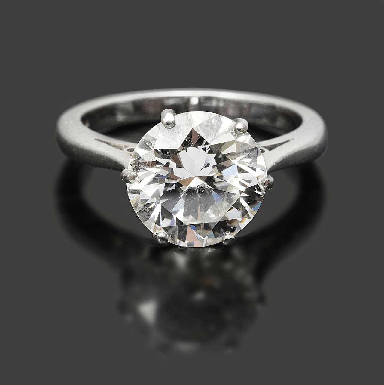 A 3.12ct diamond single stone ring