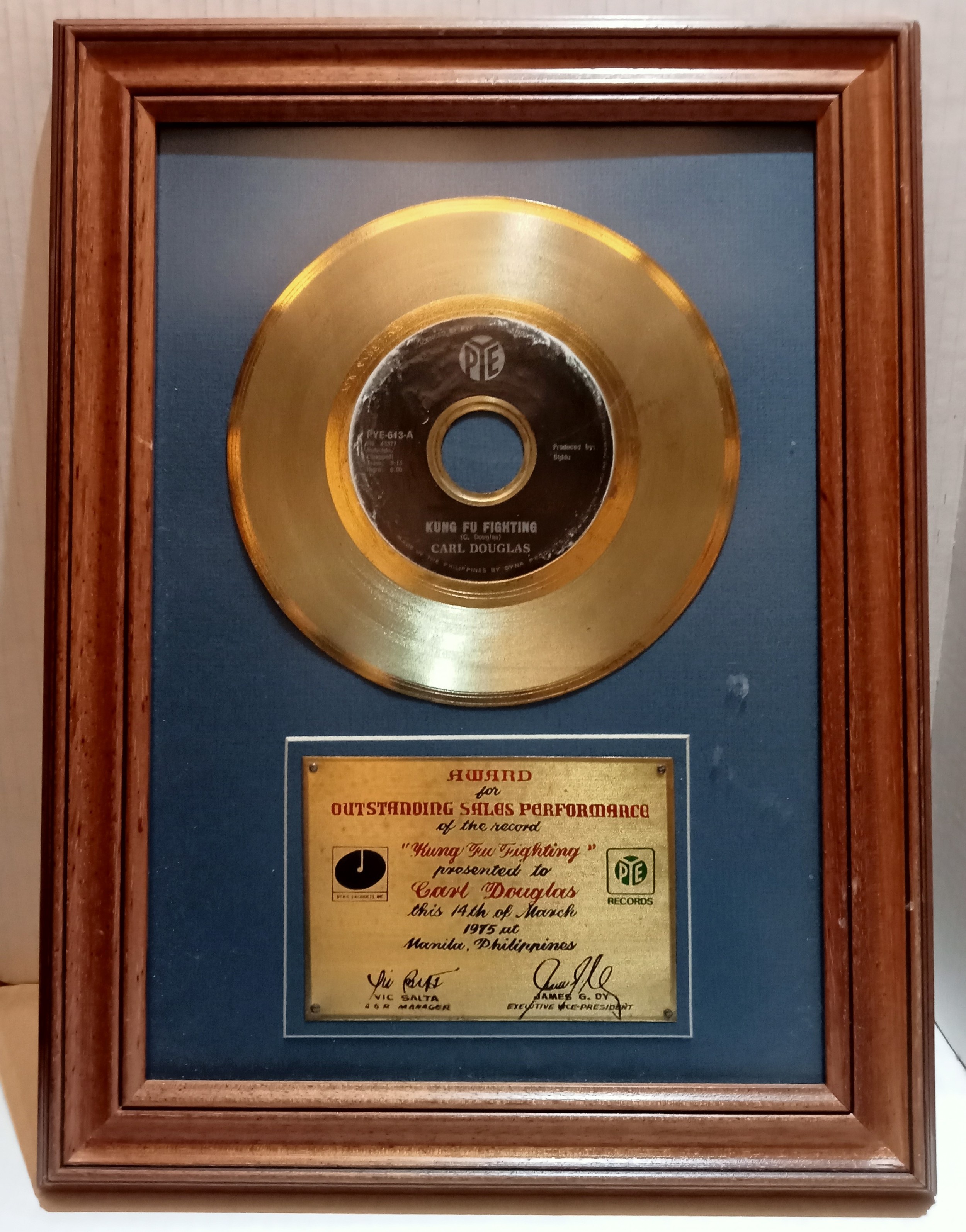 Carl Douglas Kung Fu Fighting two presentation Gold Disc’s from PYE & Phonogram limited