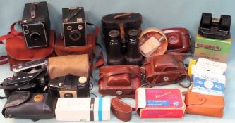 Parcel of various vintage cameras including AGFA Silette, Minolta, cased binoculars, accesories