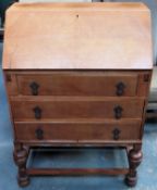 Art Deco style oak fall front writing bureau. Approx. 110 x 75 x 45cms reasonable used with minor