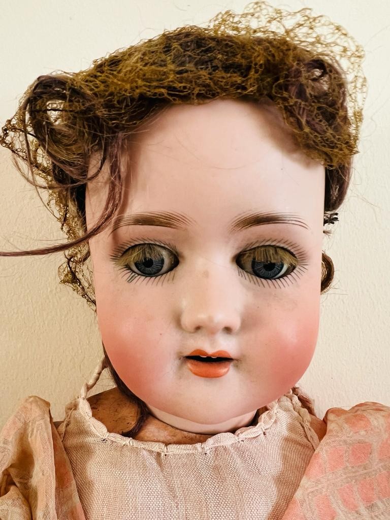 1909 SH GERMAN DOLL WITH WORN HAIR, SHOENAU & HOFFMEISTER, ANTIQUE BISQUE HEAD AND CERAMIC BODY, - Image 2 of 8