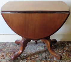 Early 20th century oval mahogany drop leaf table on quadrafoil supports. Approx. 72cm H 117cm W x