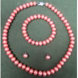 Vintage pearl necklace with 925 silver clasp, plus matching earrings and braceet Reasonable used