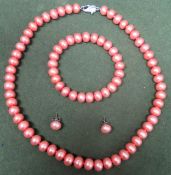 Vintage pearl necklace with 925 silver clasp, plus matching earrings and braceet Reasonable used