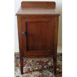 Oak beside cabinet. Approx. 71cm H x 41cm W x 39cm D Used condition, scuffs and scratches