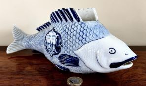 DELFT POTTERY BLUE AND WHITE CARP FORM POSY VASE, MID 20tH CENTURY, APPROX 28cm LENGTH AND 11cm HIGH