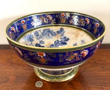 HIGHLY DECORATIVE BOWL RAISED UPON A CIRCULAR FOOT, APPROX 37cm DIAMETER AND 17cm HIGH