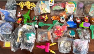 LARGE QUANTITY OF MCDONALDS TOYS, APPROX THIRTY-FIVE PIECES, SPOONS, ETC, SOME 1980s
