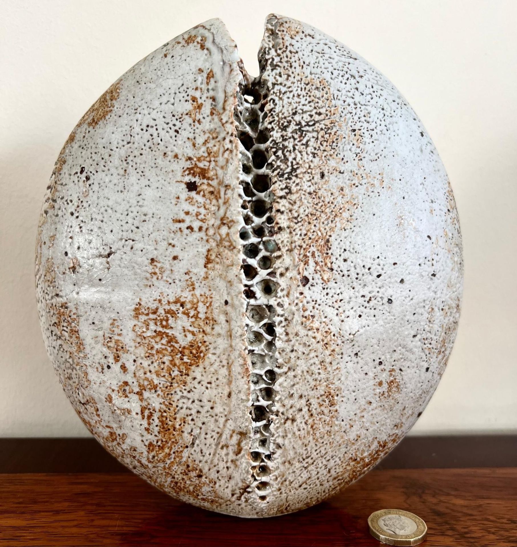 ALAN WALLWORK 1931-2019, FINE WORK SPLIT SEED STONEWARE, INITIALLED, APPROX 22 x 19cm