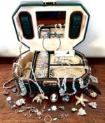 LEATHER JEWELLERY CASE WITH VARIOUS PIECES OF COSTUME JEWELLERY INCLUDING BROOCHES AND BRACELETS,