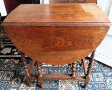 Oak barley twist gate leg table Used condition, scuffs and scratches, splits