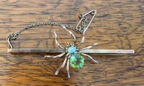 HALLMARKED BIRMINGHAM SPIDER BROOCH SET WITH SEED PEARL AND PERIDOT, APPROX TOTAL WEIGHT 5.6g