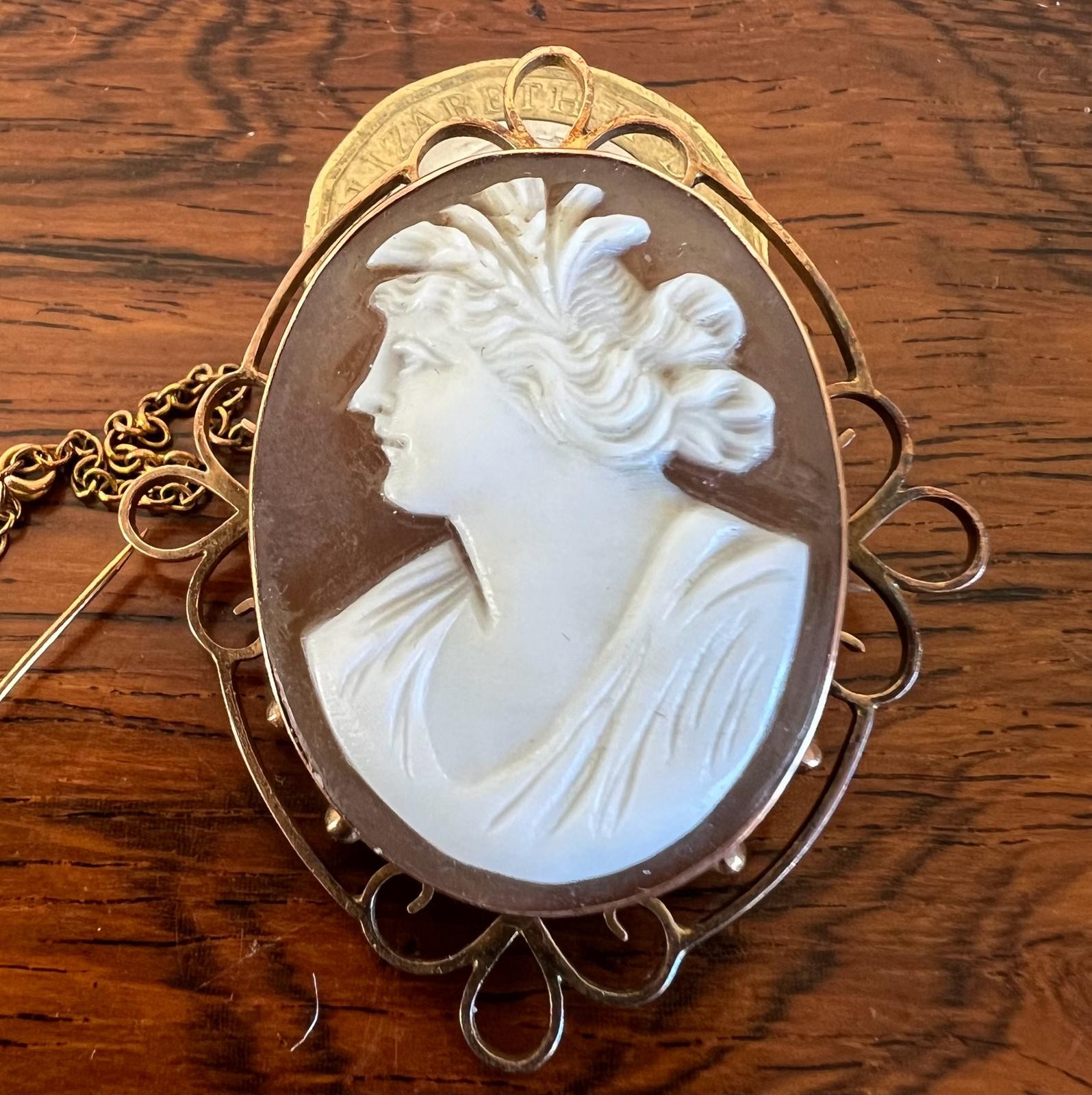 GOOD SHARPLY CARVED SHELL CAMEO BROOCH SET IN 9ct GOLD FRAME, APPROX TOTAL WEIGHT 6.9g