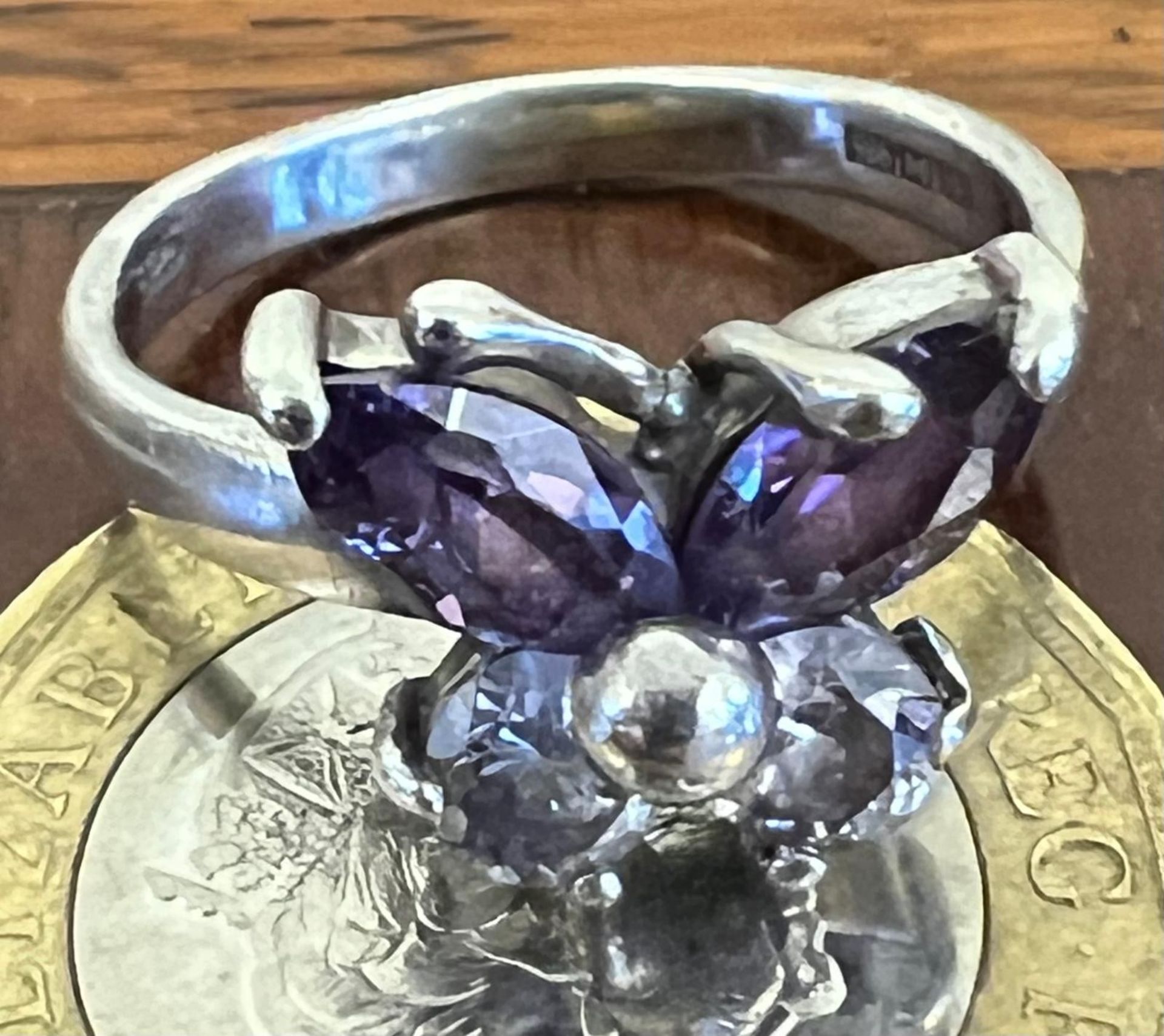 SILVER RING SET WITH COLOURED STONES, IN FORM OF BUTTERFLY - Image 3 of 3