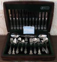 Mahogany cased canteen of Oneida stainless steel cutlery Used condition, unchecked
