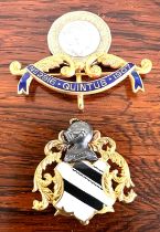 GOLD ENAMEL QUINTUS LODGE BAR JEWEL AND UNHALLMARKED GOLD COLOURED ATTACHMENT