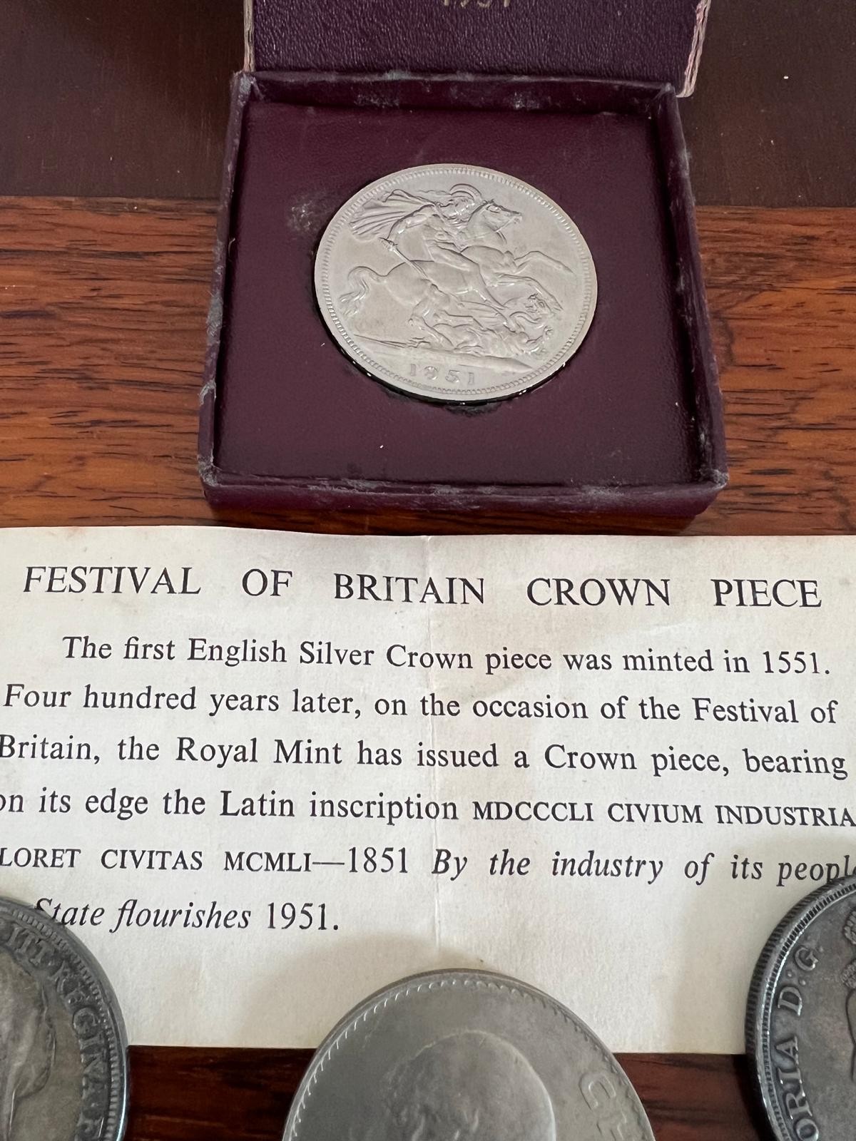 FESTIVAL OF BRITAIN FIVE SHILLING BOXED PIECE, TWO VICTORIAN CROWNS, CHURCHILL CROWN, LOOSE SILVER - Image 3 of 5
