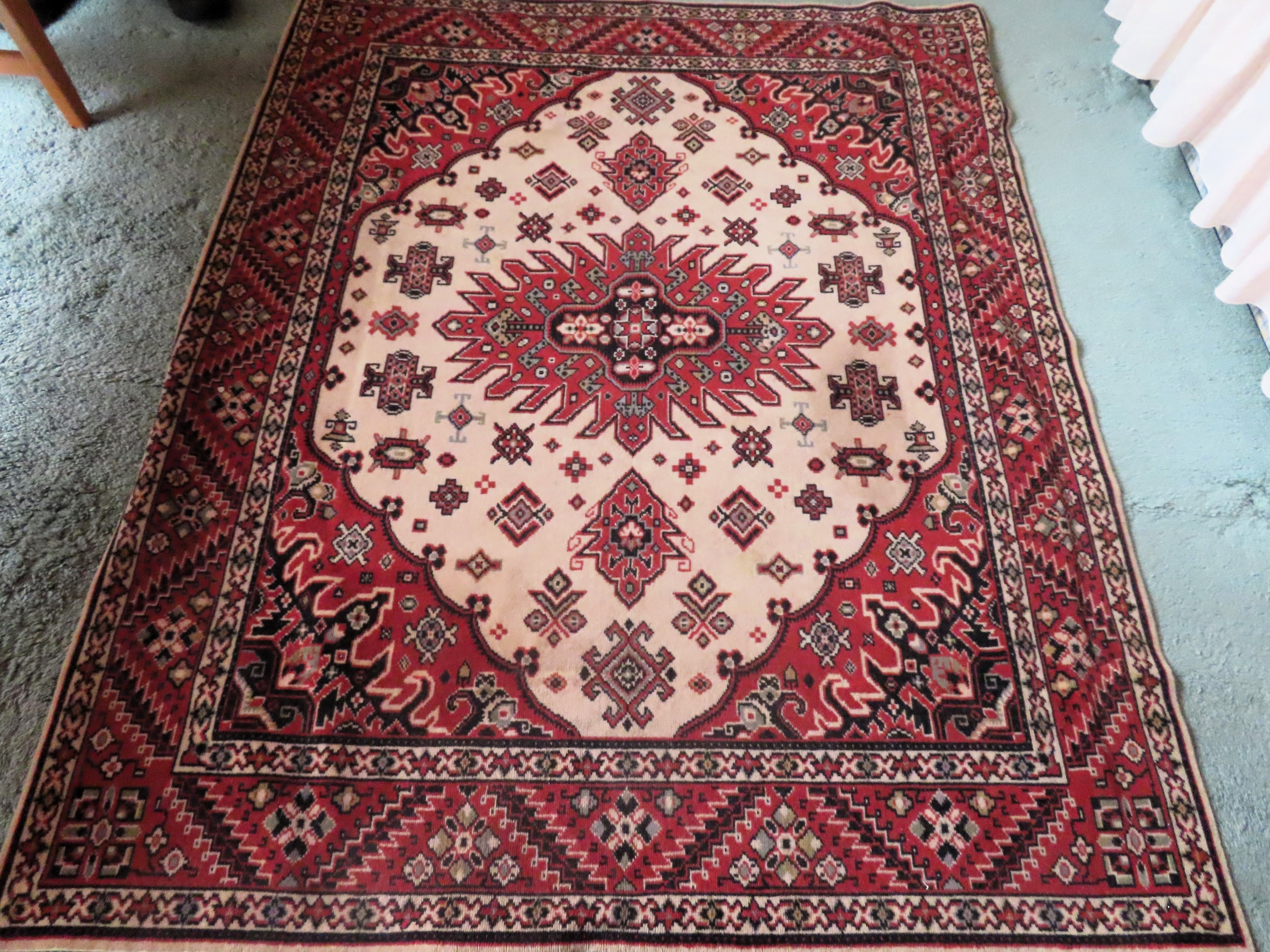 Decorative middle eastern style floor rug